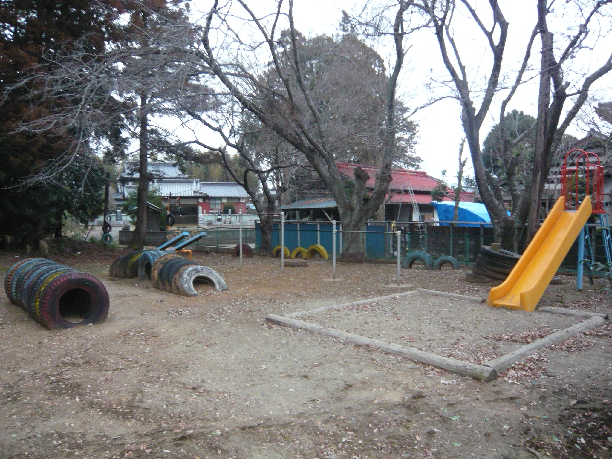 境内の児童公園
