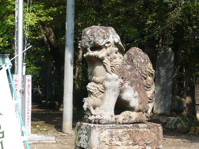 鳥居前狛犬（阿形）