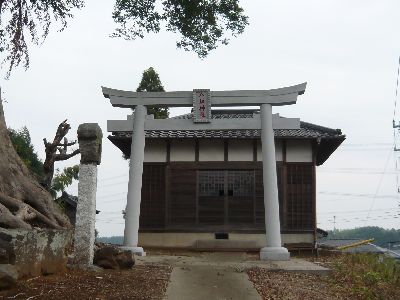 鳥居と拝殿