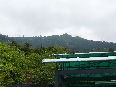 宮前駅からの女体山を見上げる