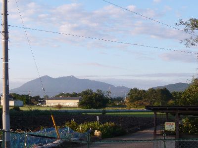 境内から筑波山を望む