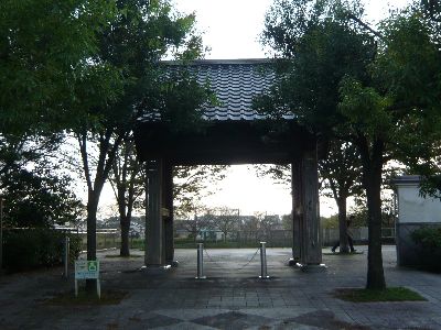 公園の四脚門