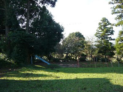 境内横の児童公園