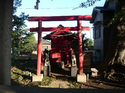 摂社稲荷神社の鳥居