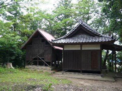 拝殿と本殿