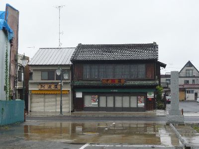 神社前の通りの様子