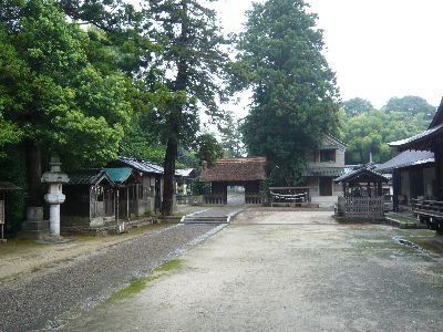 境内から随神門方向