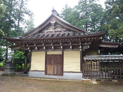 側面から拝殿