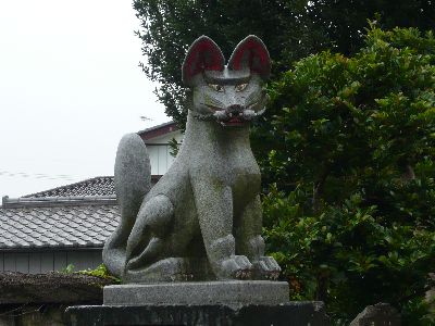 狐の狛犬（左）