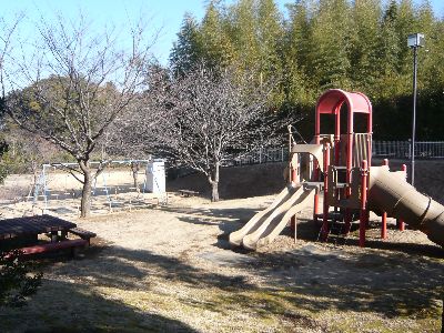 境内横の児童公園