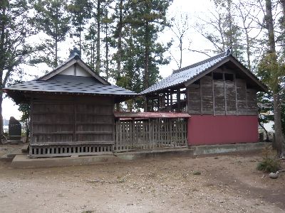 拝殿と本殿(側面)