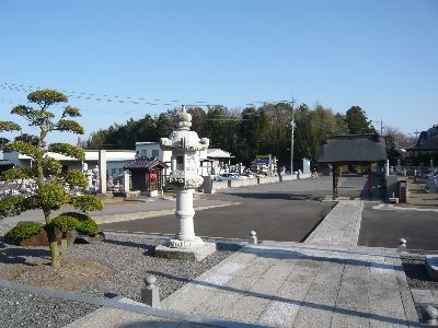 本堂から山門