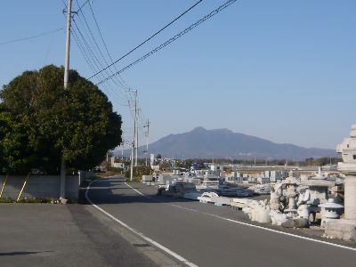 境内前から筑波山を望む