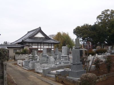 伽藍裏の墓地