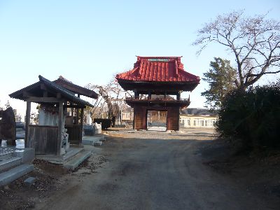 鐘楼門へ続く参道