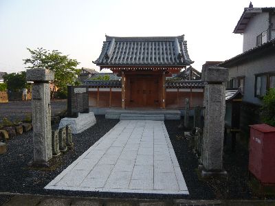 寺名石柱と山門