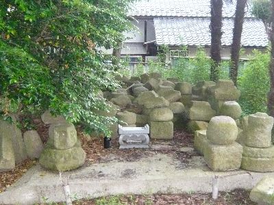 石祠群