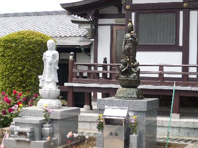 聖観音菩薩立像と地蔵菩薩像