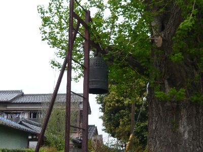 山門横の半鐘