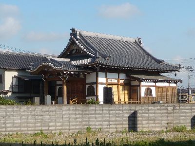 通りから伽藍の眺め