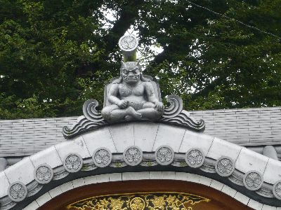 山門の鬼瓦