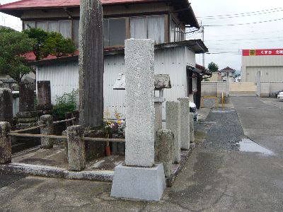 石柱(田中泰明和尚之霊)