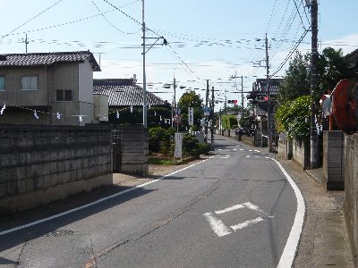 道路に続く注連縄