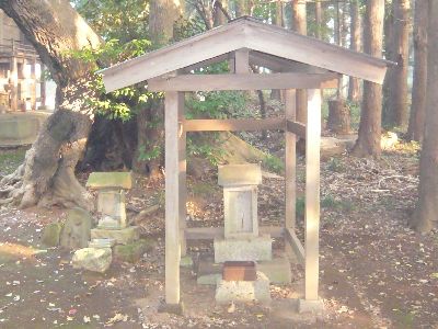 八幡大神石祠