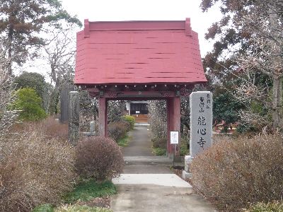 寺名石柱と山門