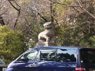 大鳥居前の狛犬