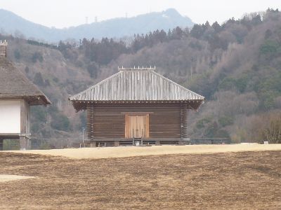 一号建物（寄棟・目板打ち厚板流れ葺）